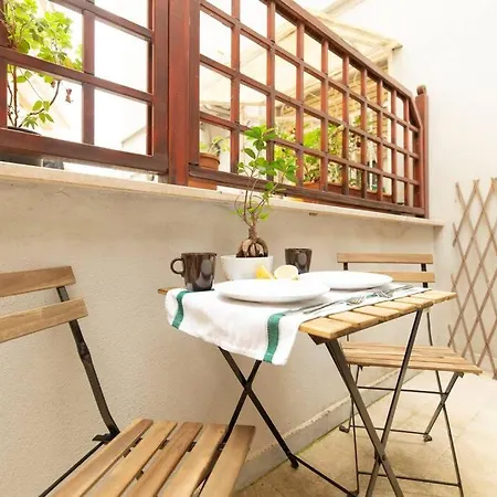 With Terrace 15 Min To Vatican & Trastevere Apartment