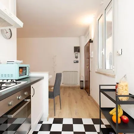 With Terrace 15 Min To Vatican & Trastevere Apartment *